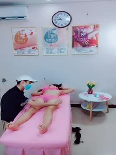 专业私密按摩会所，男技师给女客户推油，饥渴难耐后入操操女上位啪啪做爱第01集